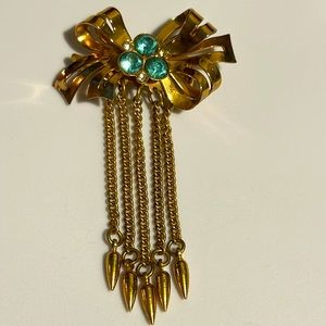 Vintage Coro gold tone bow with rhinestone center and hanging chains (679)